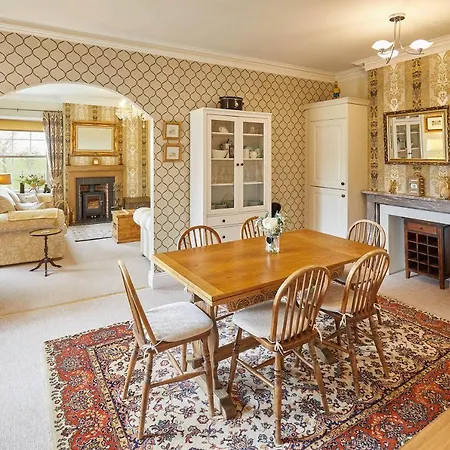 Host & - 7, Hall Sneaton